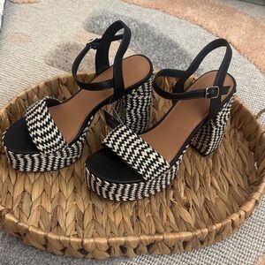 Universal Thread Black and White Platform Heels